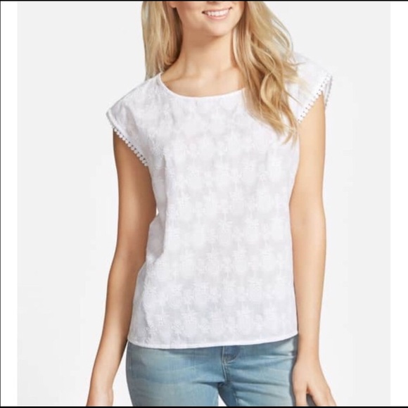 Two by Vince Camuto Pineapple Top - Picture 2 of 8